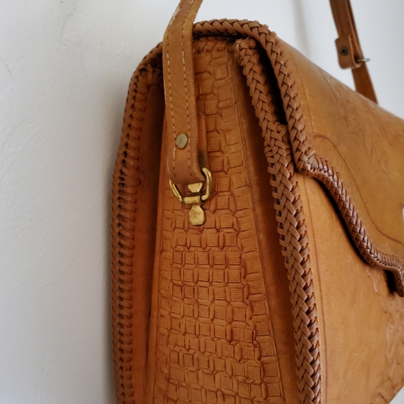 Leather Floral Embossed Hobo Envelope Vintage Box-Bag with Buckle Opening - Picture 10 of 13